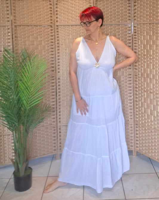 Robe LEONIE BLANCHE en Coton – Décolleté V & Bijou soleil